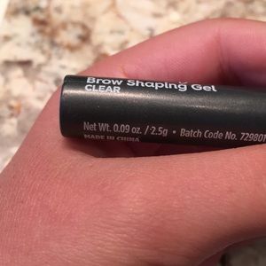 Eyeshadow shaping gel.